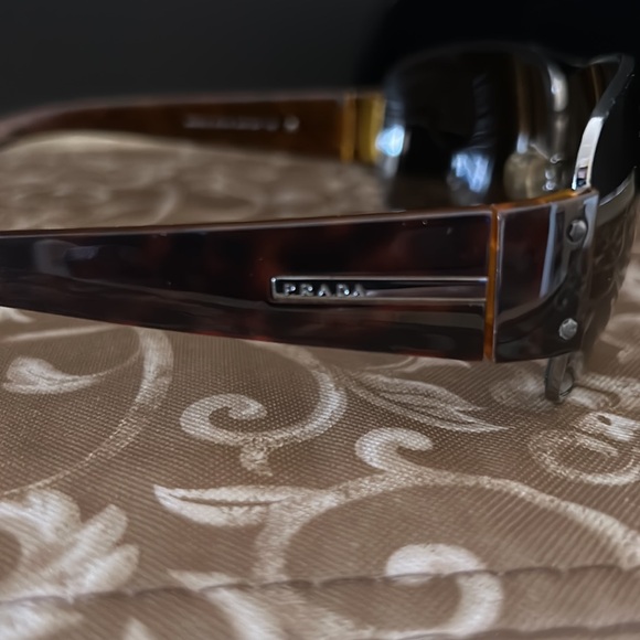 Prada Men’s Tortoiseshell Aviator Sunglasses.. EUC.. Full Inclusion - Picture 2 of 5